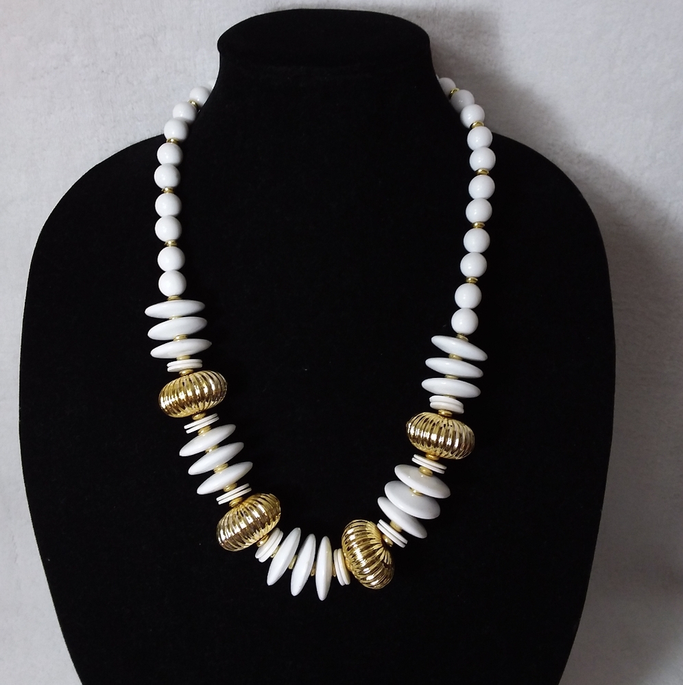 Vintage Necklace White Gold lightweight Beads